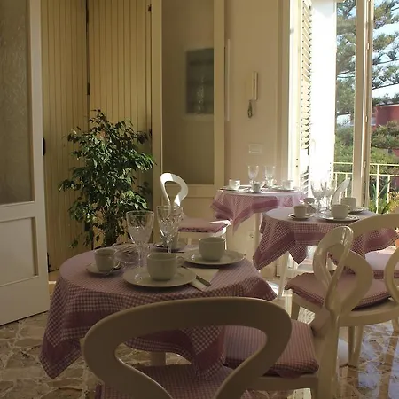 Il Giglio Bianco Alojamento de Acomodação e Pequeno-almoço *