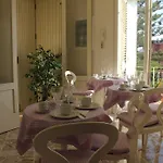 Il Giglio Bianco Oda ve Kahvaltı 3*